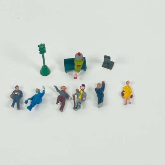 Vintage Miniature 10 Piece Painted Lead Figures People Bench & Accessories - Picture 1 of 6